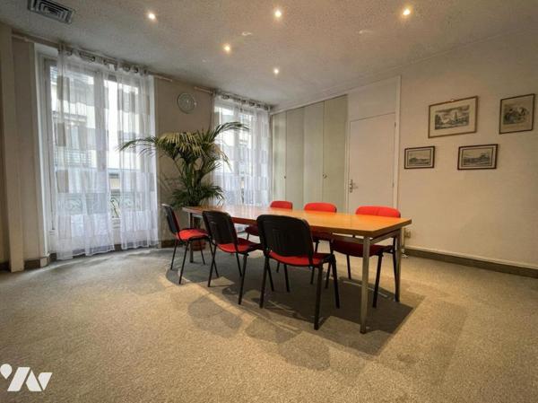 LOCAL COMMERCIAL 120m² - Paris 9e - Rue La Fayette 