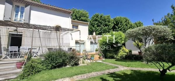 Cette maison se compose de 5 pièces dont 3 chambres, idéale pour une famille à la recherche d’espace et de tranquillité.  Vous profiterez d’un terrain de 600 m², parfait pour aménager un extérieur à votre image : jardin, piscine, espace détente…   Volumes généreux , Belle surface habitable ,Fort potentiel d’aménagement et de valorisation