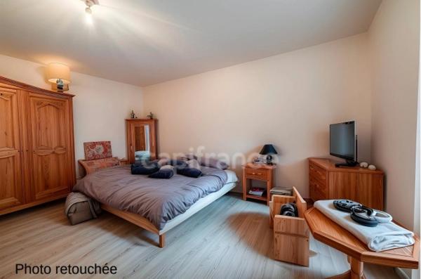 Maison en pierre rénovée avec potentiel à exploiter CRESSE (17)