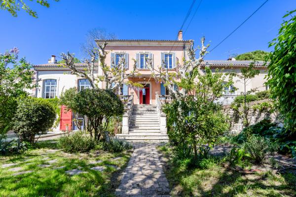 Maison
                                                                                                                                                                                                                                                                                                                        7 pièce(s)                                                                                                                                                                                                          4 chambre(s)                                                                                                                                                                                                          212  m²