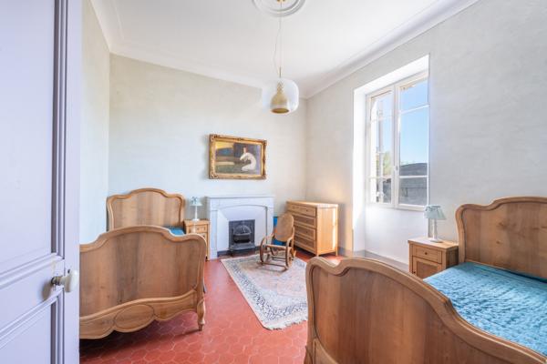 Maison
                                                                                                                                                                                                                                                                                                                        7 pièce(s)                                                                                                                                                                                                          4 chambre(s)                                                                                                                                                                                                          212  m²