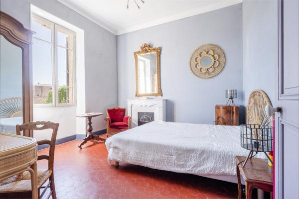 Maison
                                                                                                                                                                                                                                                                                                                        7 pièce(s)                                                                                                                                                                                                          4 chambre(s)                                                                                                                                                                                                          212  m²