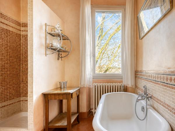 Maison
                                                                                                                                                                                                                                                                                                                        7 pièce(s)                                                                                                                                                                                                          4 chambre(s)                                                                                                                                                                                                          212  m²