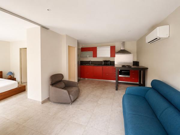 Maison
                                                                                                                                                                                                                                                                                                                        7 pièce(s)                                                                                                                                                                                                          4 chambre(s)                                                                                                                                                                                                          212  m²