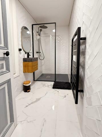 DEPT DE LA VIENNE (86) A VENDRE Maison BOURGEOISE TYPE 8 pièces A CHATELLERAULT (86)