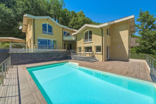 Vente Maison de luxe Divonne-les-Bains 9 Pièces 416.89 m²