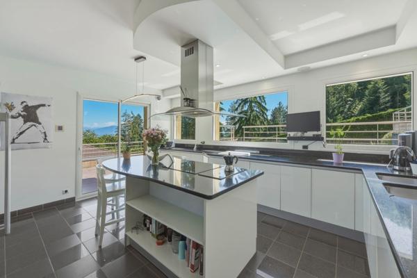 Vente Maison de luxe Divonne-les-Bains 9 Pièces 416.89 m²
