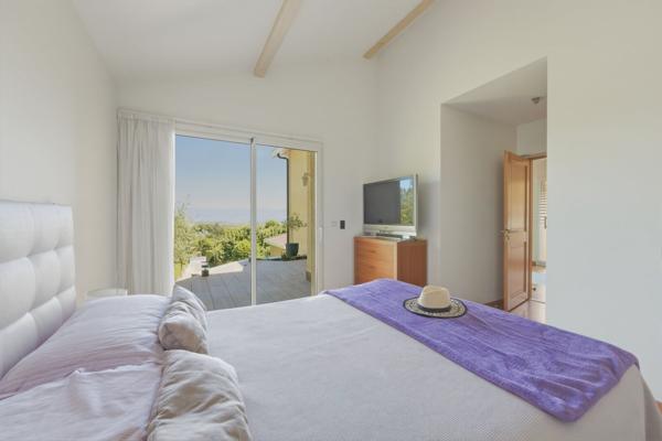 Vente Maison de luxe Divonne-les-Bains 9 Pièces 416.89 m²