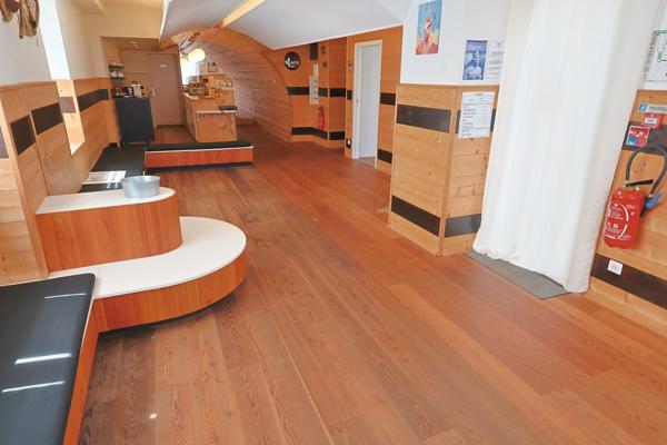 88540 BUSSANG – Local commercial de plain-pied avec terrasse au cœur du village