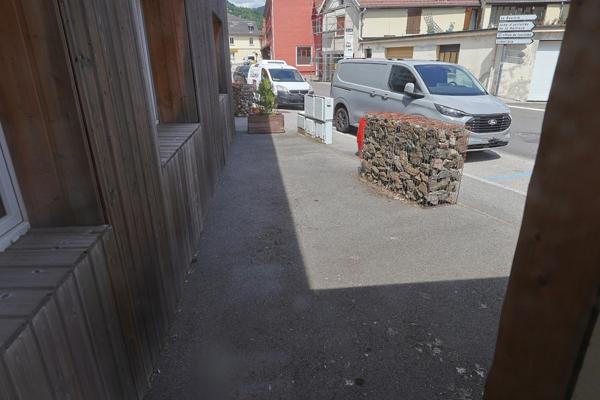 88540 BUSSANG – Local commercial de plain-pied avec terrasse au cœur du village