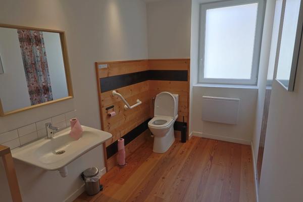 88540 BUSSANG – Local commercial de plain-pied avec terrasse au cœur du village