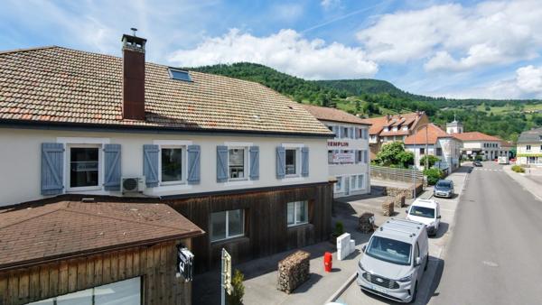 88540 BUSSANG – Local commercial de plain-pied avec terrasse au cœur du village