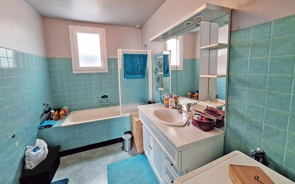 Appartement à vendre    5 pièces •  Lanmeur