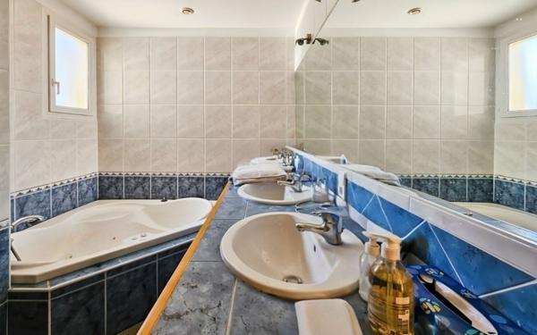 Maison à vendre    5 pièces •  Sainte-Anastasie