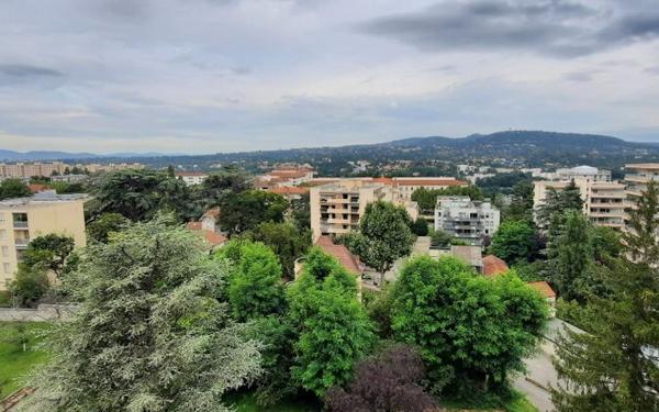 Appartement à louer    2 pièces •  Caluire-et-Cuire