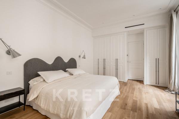 PARIS MONTAIGNE APPARTEMENT LUXUEUX ENTIREMENT RENOVE
