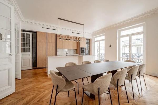 PARIS MONTAIGNE APPARTEMENT LUXUEUX ENTIREMENT RENOVE