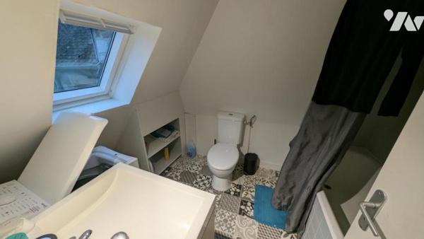 Immeuble centre villedieu avec local commercial et appartement loués