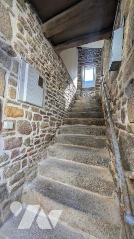Immeuble centre villedieu avec local commercial et appartement loués