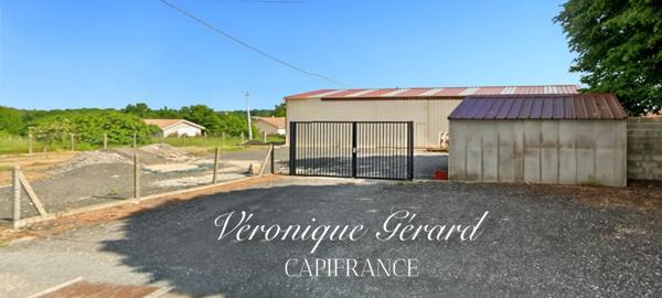 HANGAR POLYVALENT DE 200 M2 PLUS GARAGE SUR TERRAIN CLOS