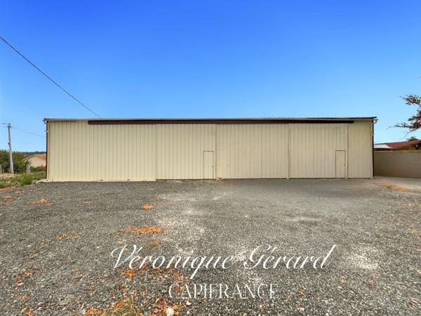 HANGAR POLYVALENT DE 200 M2 PLUS GARAGE SUR TERRAIN CLOS