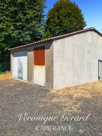 HANGAR POLYVALENT DE 200 M2 PLUS GARAGE SUR TERRAIN CLOS