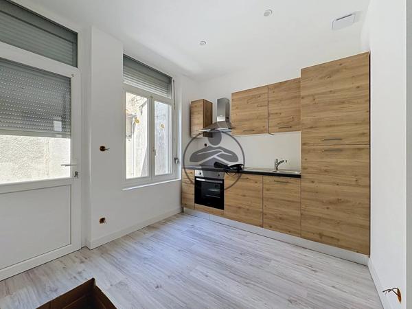 Location                                                      Maison
                        
                     2 pièces                      50 m2                     à Saint-Quentin