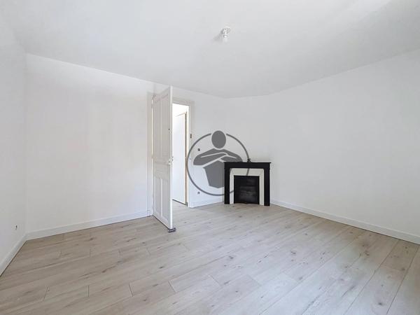 Location                                                      Maison
                        
                     2 pièces                      50 m2                     à Saint-Quentin