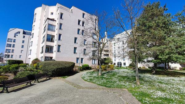 Centre-ville d'Ermont - Très lumineux, calme et proche toutes commodités ! €252 000 ** - Référence 25-3831