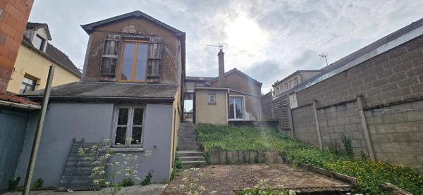 Projet d'Extension ou construction de maison à votre image, avec vue Cathédrale ! Terrain constructible avec batisse à rénover ou enlever