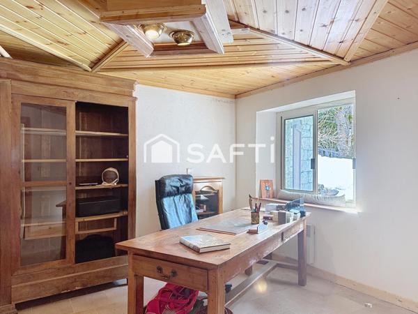 Maison 251 m2 avec piscine, calme et potentiel constructible supplémentaire