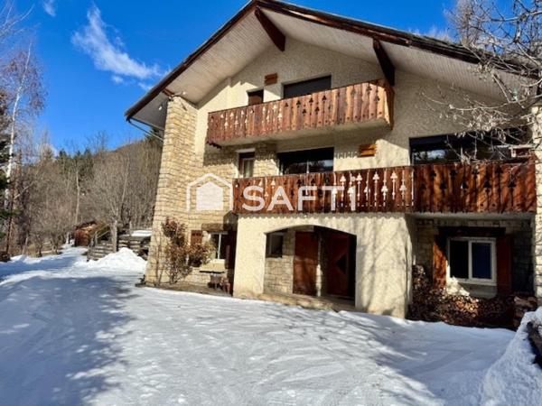 Maison 251 m2 avec piscine, calme et potentiel constructible supplémentaire