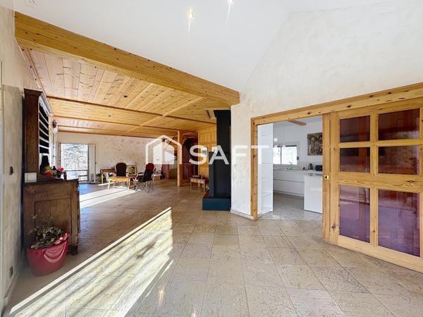 Maison 251 m2 avec piscine, calme et potentiel constructible supplémentaire