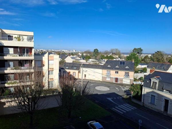 BRISEPOTIERE Bonne emplacement pour cet Appartement de 85 m2,.