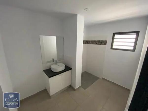 Appartement à louer 3 pièces 68.1m² Saint-Denis (97417)