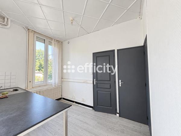 Maison
         9 pièces
        - 168 m² 87 000 € *