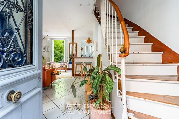 Maison familiale avec jardin intimiste et studio indépendant.