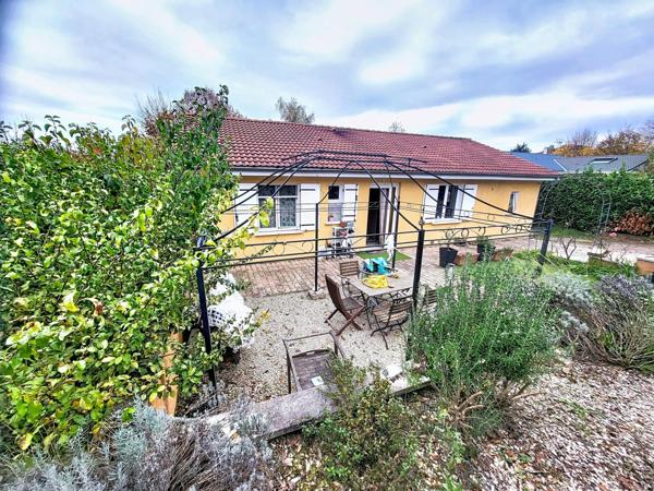 Au cœur de Crémieu – Villa de plain-pied climatisée103 m² hab. (3 ch.) / 780 m² au calme absolu + Proche commodités