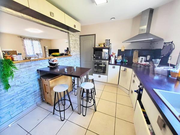 Au cœur de Crémieu – Villa de plain-pied climatisée103 m² hab. (3 ch.) / 780 m² au calme absolu + Proche commodités