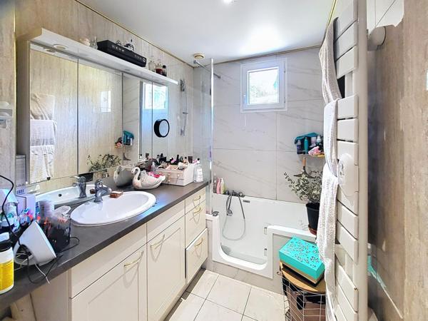 Au cœur de Crémieu – Villa de plain-pied climatisée103 m² hab. (3 ch.) / 780 m² au calme absolu + Proche commodités