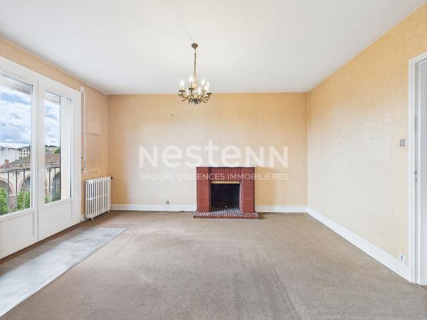 Aurillac, quartier viaduc, à Vendre Appartement de type 3 d'une surface de 85 m² avec balcon et cave.