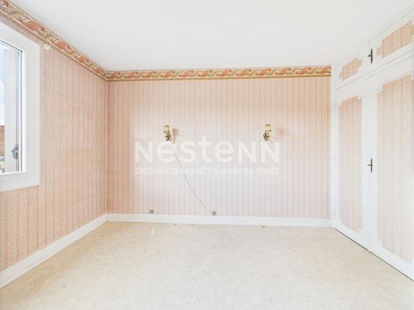 Aurillac, quartier viaduc, à Vendre Appartement de type 3 d'une surface de 85 m² avec balcon et cave.