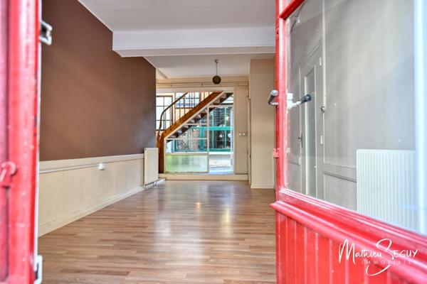 Ancienne maison du menuisier avec son atelier au coeur du village de Millery