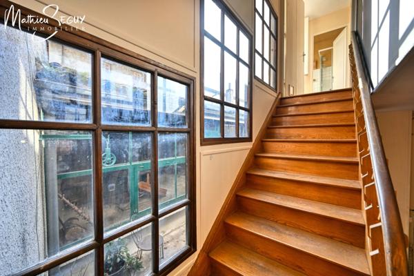 Ancienne maison du menuisier avec son atelier au coeur du village de Millery