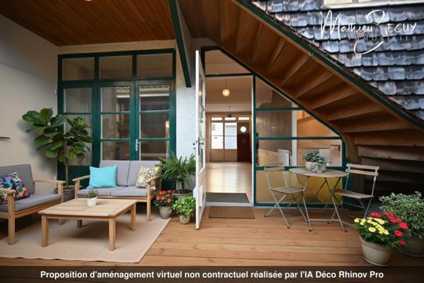 Ancienne maison du menuisier avec son atelier au coeur du village de Millery