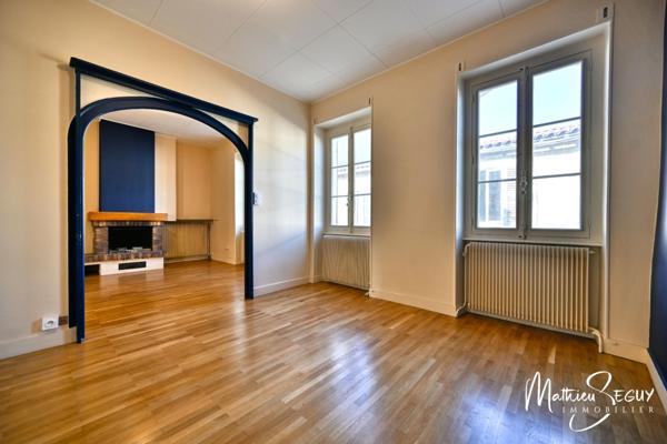 Ancienne maison du menuisier avec son atelier au coeur du village de Millery