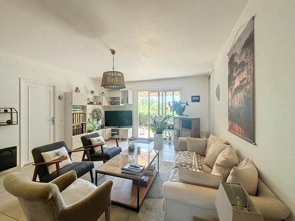 Appartement à vendre    4 pièces • 90 m2 Le Cannet