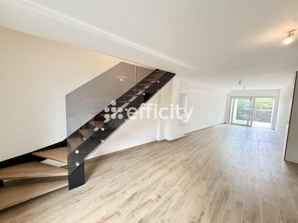 Appartement
         3 pièces
        - 60 m² 240 000 € *