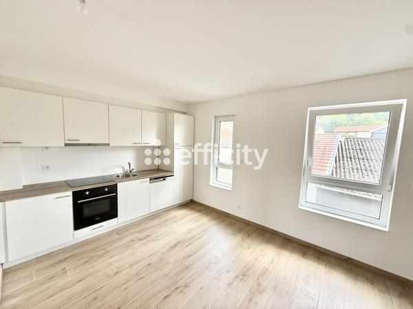 Appartement
         3 pièces
        - 60 m² 240 000 € *