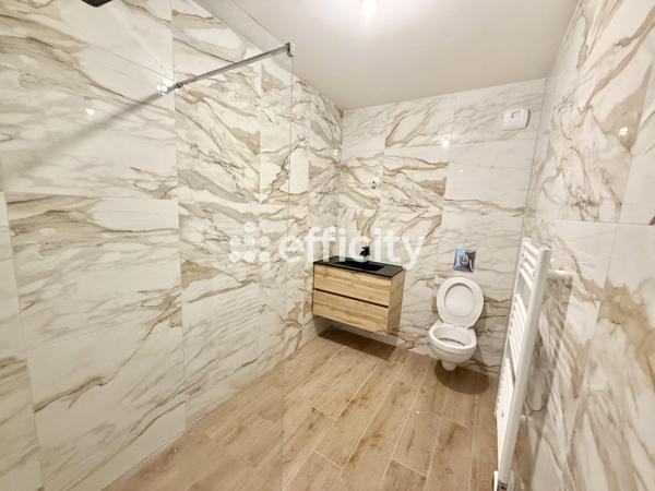 Appartement
         3 pièces
        - 60 m² 240 000 € *